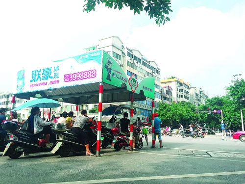 便民遮陽棚上的“牛皮癬”不見了 - 桂林日報社數字報刊平臺--桂林生活網